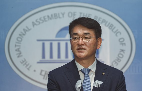 더불어민주당 박용진 당 대표 후보가 8일 국회 소통관에서 사당화 방지 관련 기자회견을 하고 있다. 2022.8.8 [국회사진기자단]