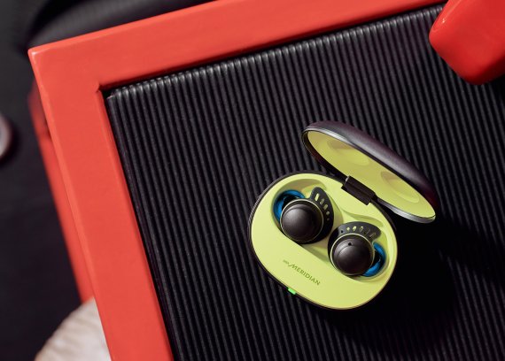 "머리 따라 움직이는 입체음향"...무선 이어폰 'LG 톤 프리' 신제품 출시