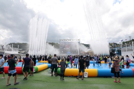 정남진 장흥 물축제의 지상최대 물싸움 모습ⓒ 뉴스1