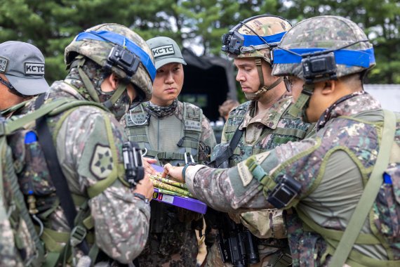 10일 국방장관 주재 '코로나19 점검회의'... "한미훈련 차질 없이 대비"