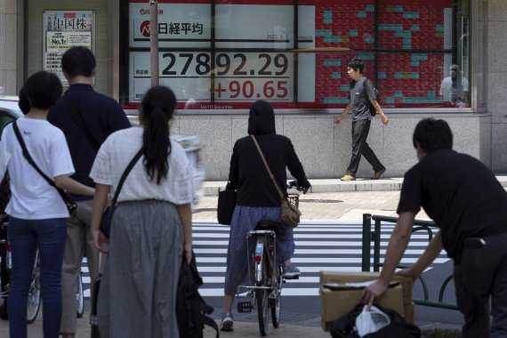일본 코로나 신규감염 13만7859명...누적 1444만619명