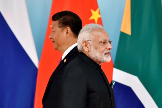 시진핑 중국 국가주석과 나렌드라 모디 인도 총리. 중국과 인도는 신흥국 모임 '브릭스'에 참여하고 있지만, 인도는 이와 동시에 미국의 대중국 안보협의체 '쿼드' 참여국이기도 하다. ⓒ 로이터=뉴스1 ⓒ News1 우동명 기자