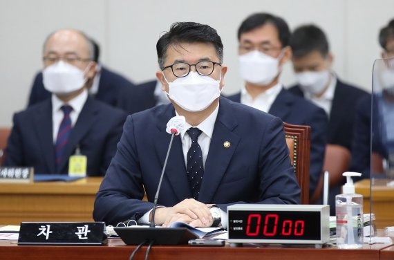 교육부 차관 "만5세 입학, 현실적으로 추진 어려워졌다"