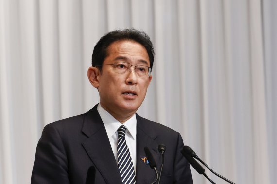 [도쿄(일본)=AP/뉴시스]지난 1일 기시다 후미오 일본 총리가 도쿄 자민당 본부에서 기자회견을 가지고 발언하고 있다. 2021.11.02.