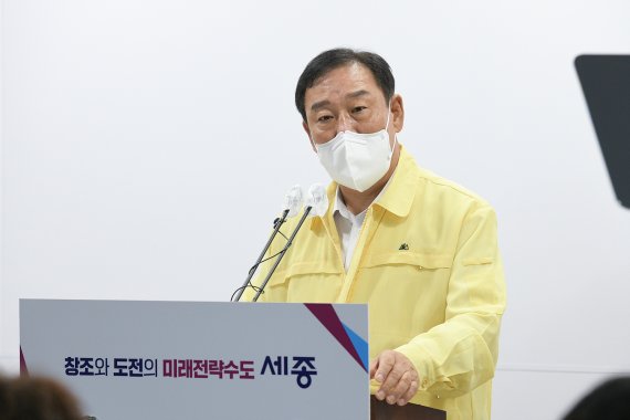 "시청별관 증축연기하고, 상가입점제한도 완화"