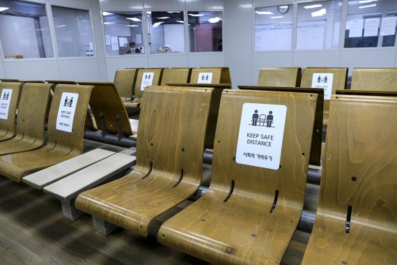 인천국제공항 제1터미널에 마련된 출국 대기실 모습. 뉴스1