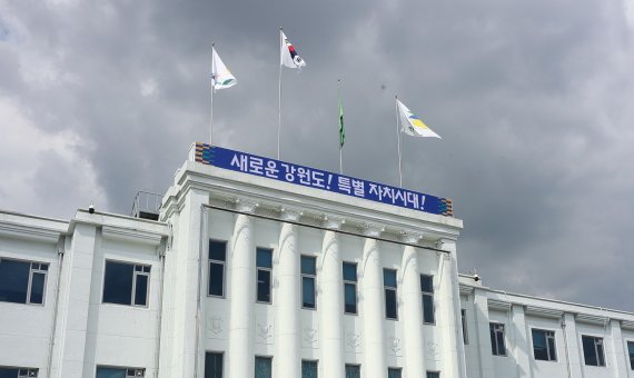 10일 김진태 강원도지사는 강원도“Go! One Team” 시군 순방으로 행정중심 수부도시 춘천시를 방문 육동한 시장과 첫 협력회의를 시작했다고 밝혔다.