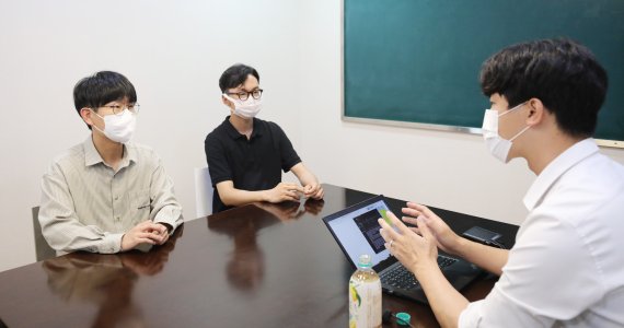 전순표 사회복무요원 노동조합 위원장과 이동규 사회복무요원 노동조합 대의원이 15일 오후 서울 종로구에서 뉴스1과 인터뷰를 갖고 있다. 2022.6.15/뉴스1 ⓒ News1 박지혜 기자