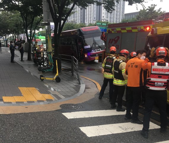 '도로 곳곳이 지뢰밭'..'폭포비' 휩쓸고 지나간 뒤 포트홀 신고 폭증