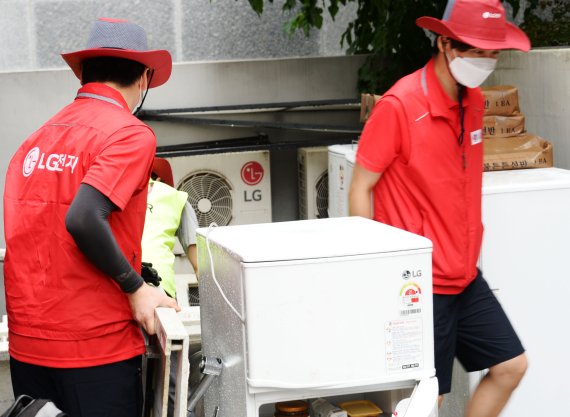 LG, 집중호우 피해 입은 주민들 위해 수해 복구 성금 20억 기탁