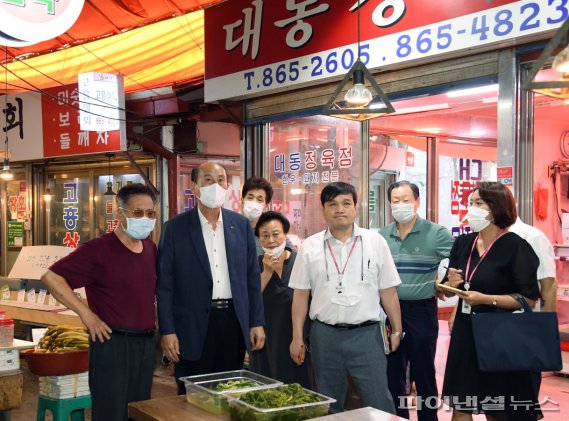 박형덕 동두천시장 12일 중앙시장 탐방. 사진제공=동두천시