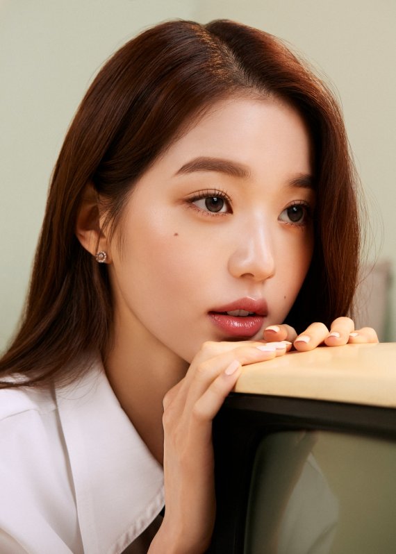 걸그룹 '아이브' 장원영이 모델로 나선 '하파크리스틴 시크리티브 올리브' 화보 *재판매 및 DB 금지