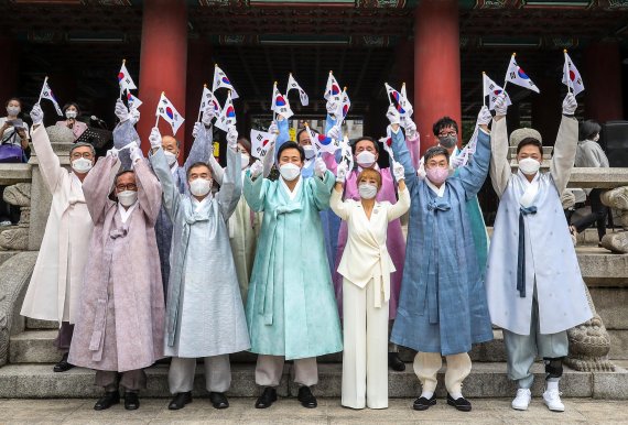 '광화문에선 음악회, 보신각에선 타종행사' 광복절, 서울 곳곳서 축제 열려