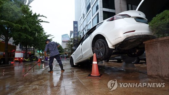 폭우 응급복구 85% 완료...한총리 "긴장의 끈 놓지 말라"