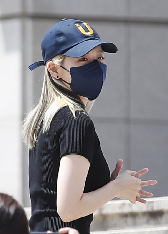 소녀시대 써니가 16일 오후 서울 영등포구 여의도동 KBS 본관으로 KBS Cool FM '이기광의 가요광장' 출연을 위해 이동하고 있다. ⓒ News1 권현진 기자