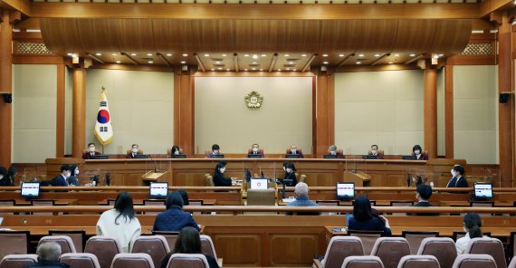 12일 오후 서울 종로구 헌법재판소 대심판정에서 8촌 이내 혈족 사이의 혼인을 금지하고 이를 혼인무효 사유로 규정한 민법조항이 위헌인지를 판단하기 위한 공개변론이 열리고 있다. 2020.11.12/뉴스1 ⓒ News1 박지혜 기자