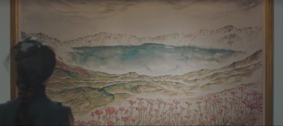 백두산 그림을 바라보는 장 사장. 사진='호텔 델루나' 캡처. ⓒ 뉴스1