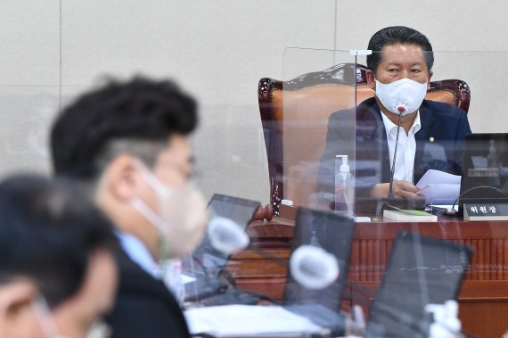 정청래 과학기술정보방송통신위원회 위원장이 18일 서울 여의도 국회에서 열린 과학기술정보방송통신위원회 전체회의에서 발언하고 있다. (공동취재) 2022.8.18/뉴스1 /