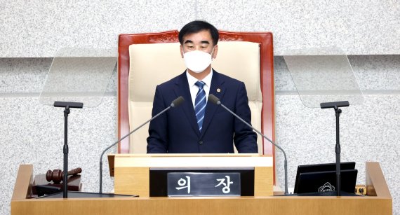 경기도의회 염종현 의장, 예결위 파행 사과 "참담한 심정으로 도민들께 사죄"