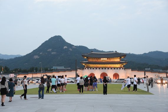 서울시는 새롭게 개장한 광화문광장을 즐기면서 멋진 사진까지 남길 수 있는 사진명당 8곳을 소개했다. /사진=서울시