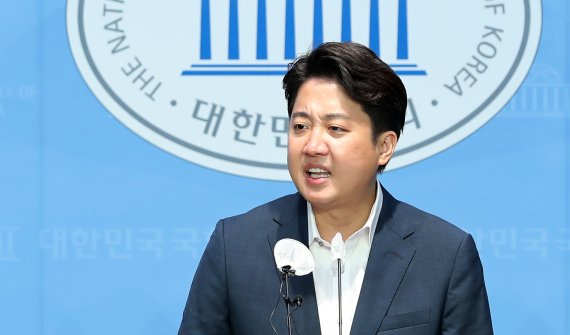 이준석 "윤핵관 정계은퇴 하도록 힘 보태달라" 당원가입 독려