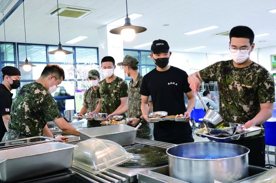 [밀리터리 월드] '조리실의 어벤져스'..장병들의 식단은 우리가 책임진다