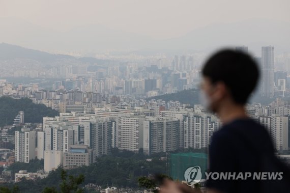 서울 남산에서 바라본 서울 시내 아파트. /연합뉴스