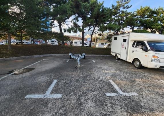 트레일러로 알박기 [손형주 기자]