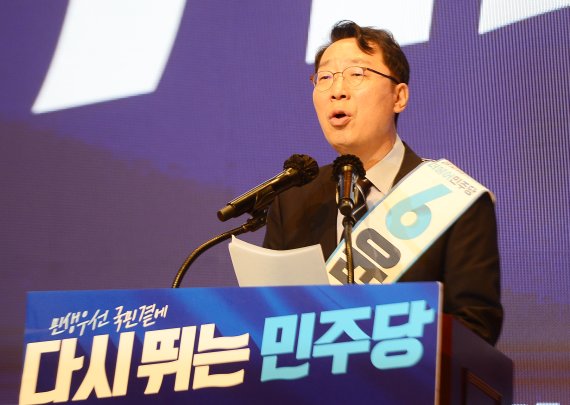 윤영찬, 호남선거 다음날 '최고위원 후보 사퇴'.. "송갑석 지지"