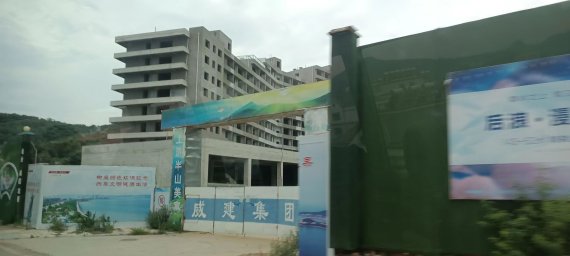 공사가 중단된 중국 건설 현장. 사진 = 정지우 특파원
