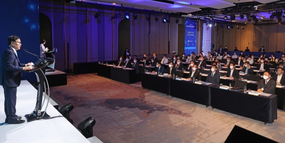 제20회 서울국제A&D컨퍼런스가 서울 영등포구 페어몬트 앰배서더 서울 그랜드볼룸에서 열렸다. 변동식 파이낸셜뉴스 사장이 개막사를 하고 있다. 사진=김범석 기자