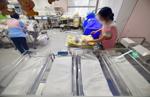 2분기 출생아 수 '최저' 사망자는 '최다'…32개월째 인구 감소