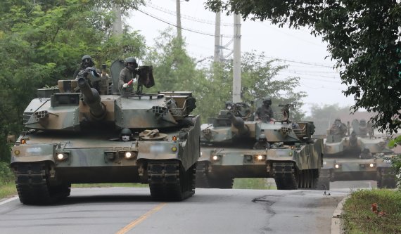 한미연합연습 '을지 자유의 방패(UFS·을지프리덤실드)'이 실시된 22일 경기 파주시 접경지역의 한 훈련장에서 K-1 전차가 이동을 하고있다. 2022.8.22/뉴스1 ⓒ News1 송원영 기자