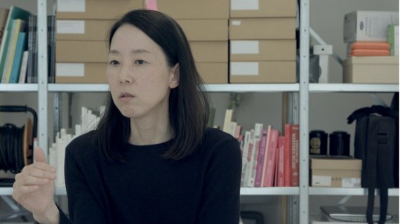 오민, 포스트텍스처(Post-Texture), 2022, Lecture, single channel monitor, stereo audio, 52 min 15 sec(일민미술관 제공). ⓒ 뉴스1