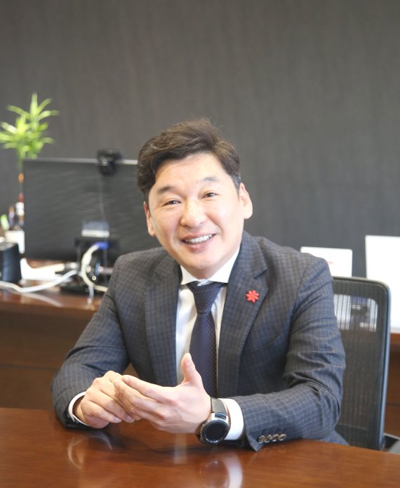 [광주=뉴시스] 이창우 기자= 'ESG 경영' 활동 강화를 선언한 이동훈 광주신세계 점장. (사진=광주신세계 제공) 2021.06.02. photo@newsis.com