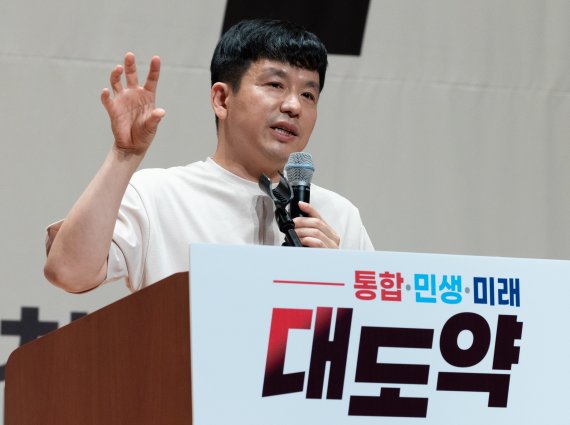배현진, 나경원, 김건희 여사까지 등장..이지성 작가 논란