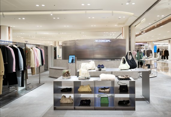 신세계백화점 강남점에 문을 연 W컨셉 매장