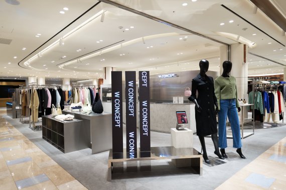신세계백화점 강남점에 문을 연 W컨셉 매장