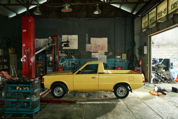 [서울=뉴시스]영화 '서울대작전'에서 주인공 차량으로 등장하는 포니 픽업.(사진=현대자동차 제공) 2022.8.26 photo@newsis.com