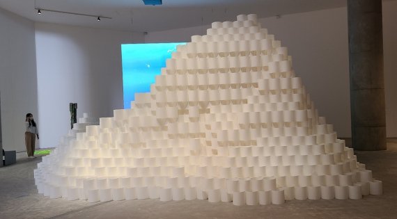 리움미술관의 첫 아시아 동시대 예술 기획전 '구름산책자' (서울=연합뉴스) 김준억 기자 = 리움미술관 기획전시 '구름산책자' 전시 전경.
