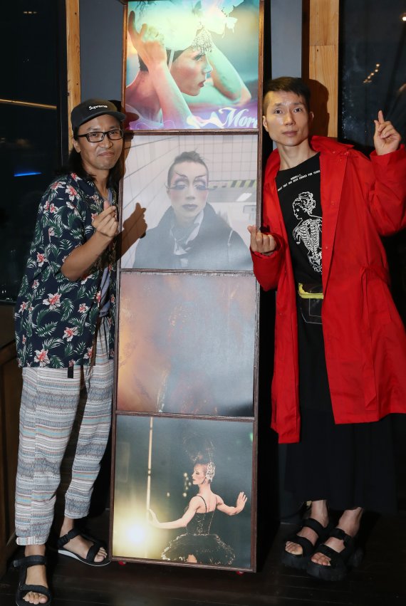 [서울=뉴시스] 조수정 기자 = 다큐멘터리 영화 '모어' 모지민(오른쪽) 씨와 이일하 감독. 2022.08.27. chocrystal@newsis.com