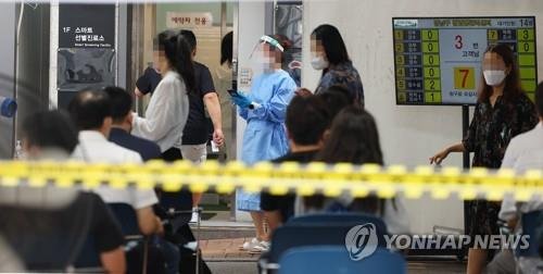 코로나 감소세 뚜렷...위중증은 재유행이후 최대