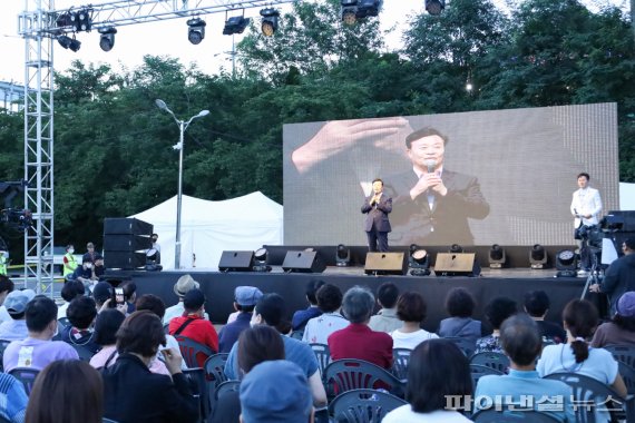 김성제 의왕시장 27일 제5회 의왕 학의천 노래자랑 축사. 사진제공=의왕시