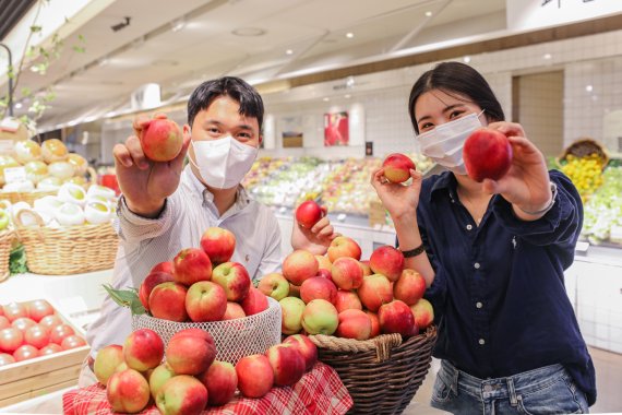 현대百 "달콤한 '설홍복숭아' 맛보세요"