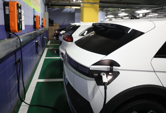 '전기차 후미그룹' 獨&middot;日, 합성연료에 마지막 기대....현대차는 '한 발 걸치기 전략'[FN 모빌리티]