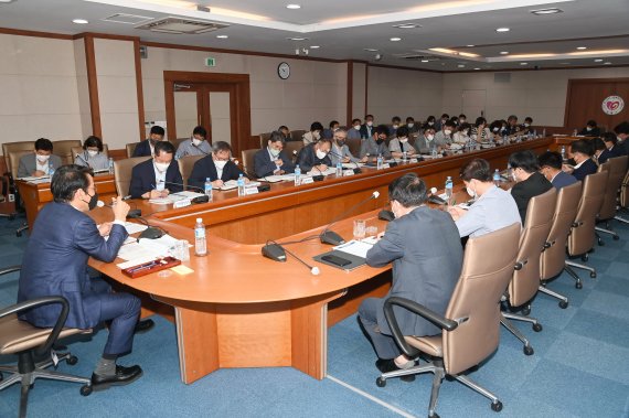 29일 최경식 전북 남원시장이 '확대간부회의'를 주재하고 있다.2022.8.29(남원시 제공)