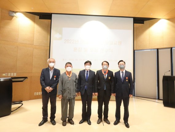 최효철 (오른쪽 두번째) 총장직무대행 등 참석자들 *재판매 및 DB 금지