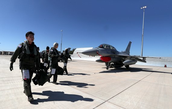 공군 "호주군 '우주 교육훈련 기본과정' 인원 파견 추진"...국방 협력 확대