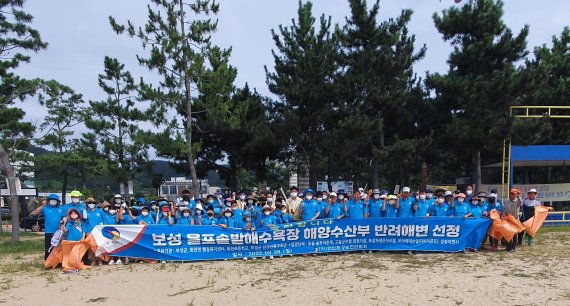 전남 보성군은 지난 29일 사단법인 연안환경보전연합회와 반려해변&해양환경교육 사업에 관한 업무협약을 체결하고 율포해수욕장을 반려해변으로 가꾸기로 했다. 사진=보성군 제공