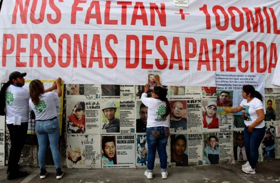 Relatives of disappeared persons take part in a demonstration during the International Day of the Disappeared in Guadalajara, state of Jalisco, Mexico, on August 30, 2022. (Photo by ULISES RUIZ / AFP) /사진=연합 지면외신화상